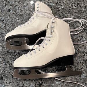 American brand White Ice Skate sz 7W
